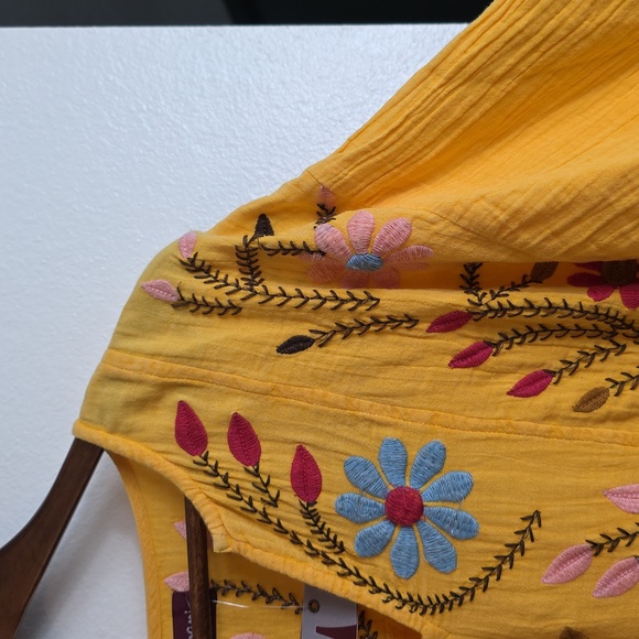 Avani Delamour Yellow Embroidered Boho Top Small NWT Floral V-Neck 3/4 Sleeve - Picture 11 of 13